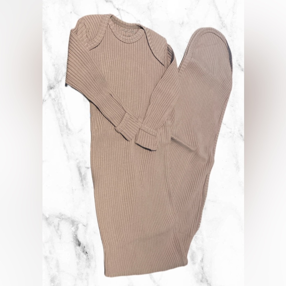Lovely Little taupe baby gown 3m